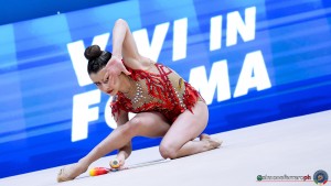 aa q guyumjian lily arm ph simone ferraro sfa07643 copia